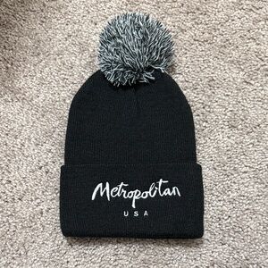 Metropolitan USA Black Knit Pom-Pom Beanie